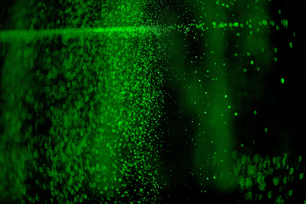 The encounter of water and light : first experimentation by Ctrl-Z
Photo by Niko Magnus