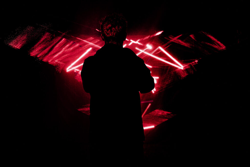 The encounter of water and light : first experimentation by Ctrl-Z
Photo by Niko Magnus
