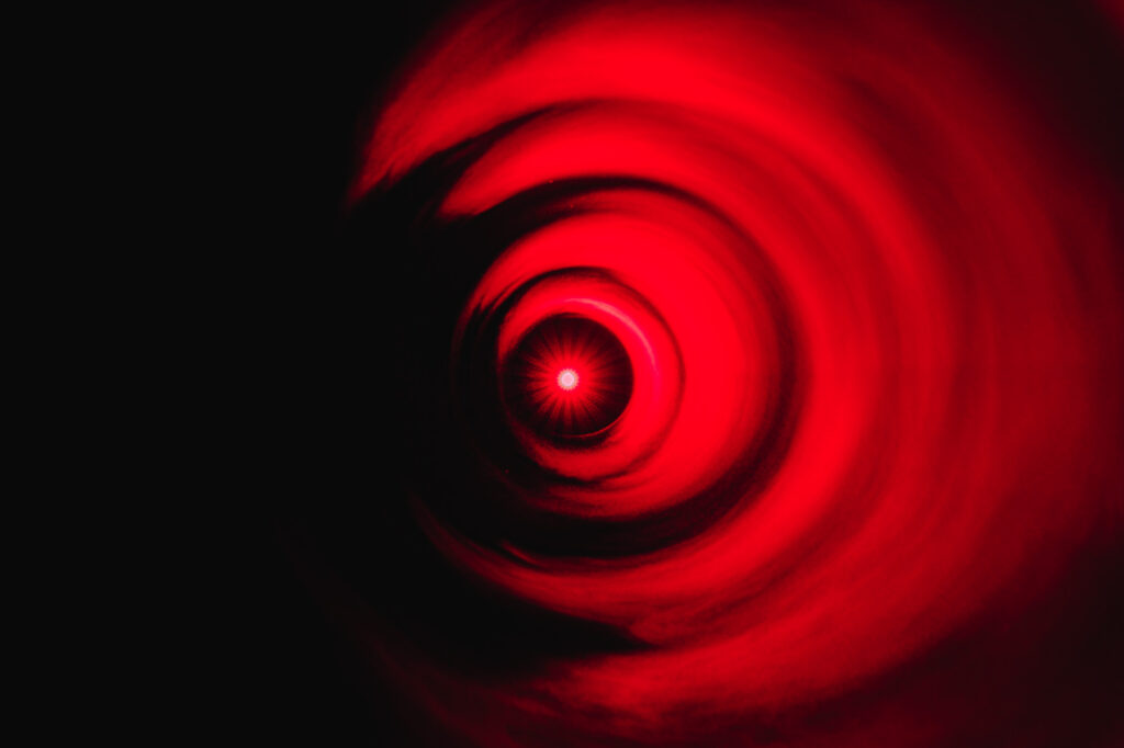 The encounter of water and light : first experimentation by Ctrl-Z
Photo by Niko Magnus